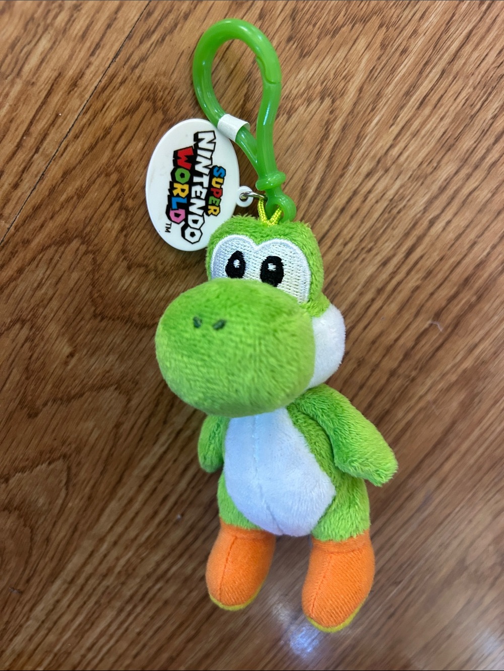 Green Yoshi Plush Keychain - Super Nintendo World - Picture 2 of 7